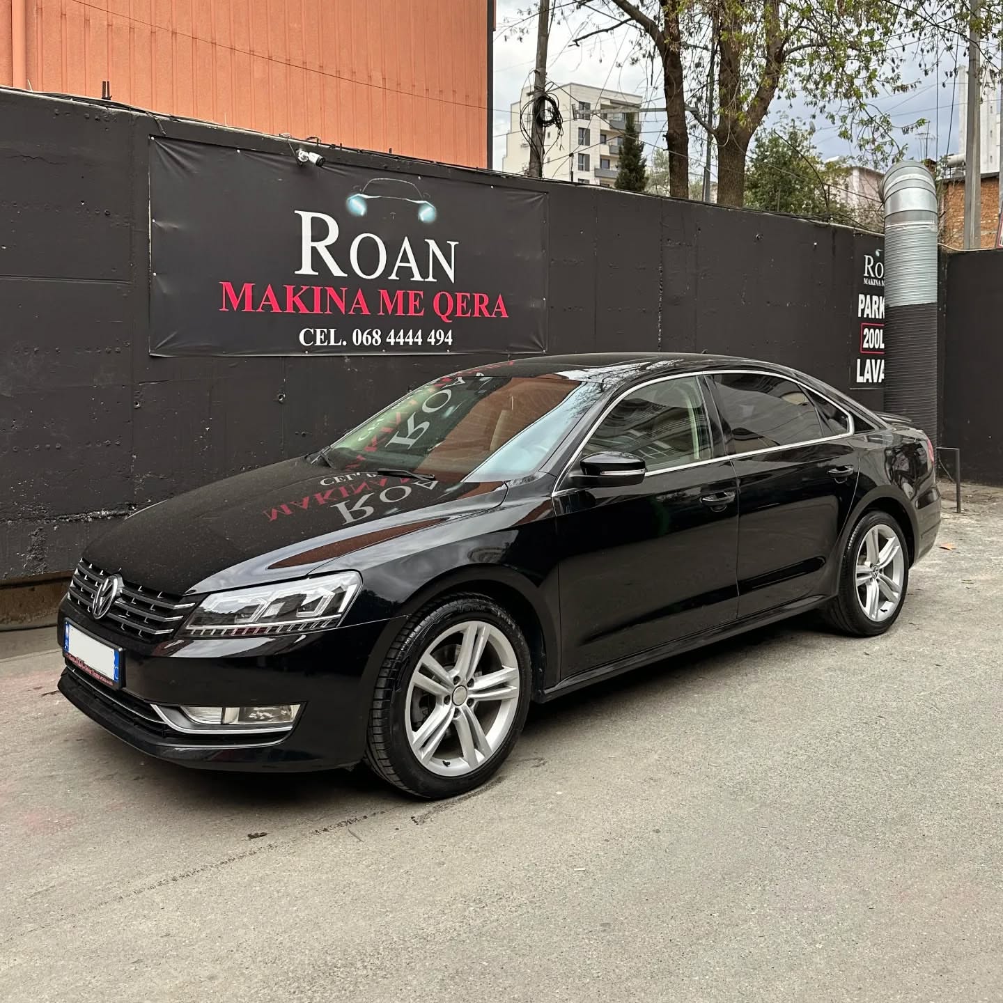 Image of Volkswagen Passat SEL