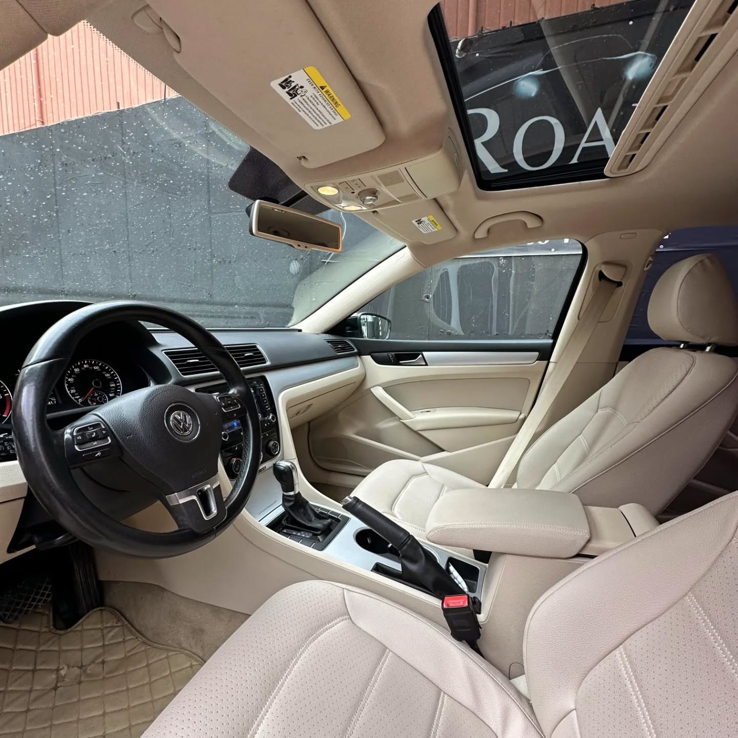 Image of Volkswagen Passat SEL